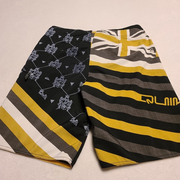 Quiksilver Other - QUIKSILVER BOARD SHORTS LIKE NEW